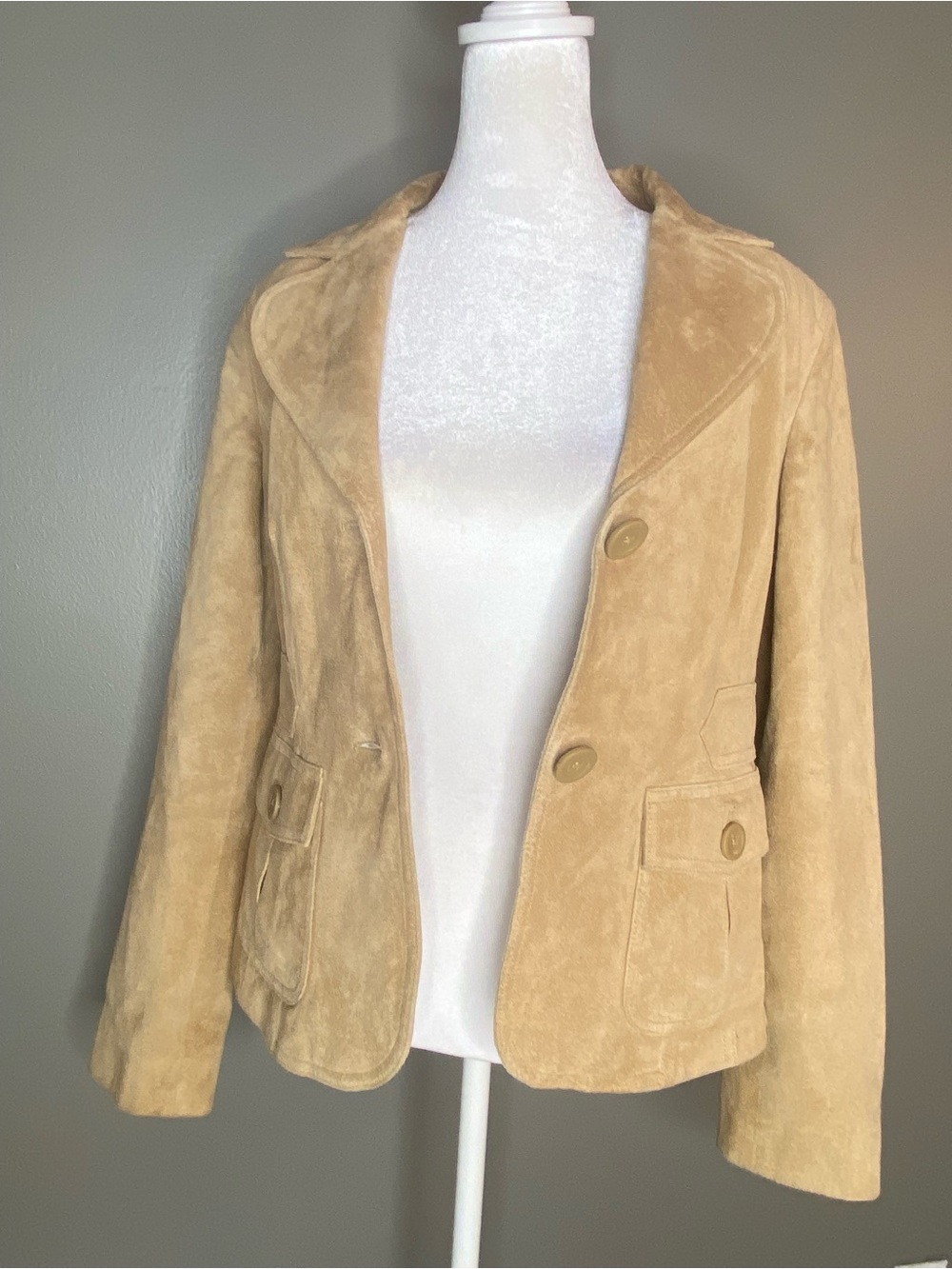 Ann Taylor Loft 100% Suede Leather Button-Front Blazer Jacket in Camel - Size 4 - Picture 4 of 6
